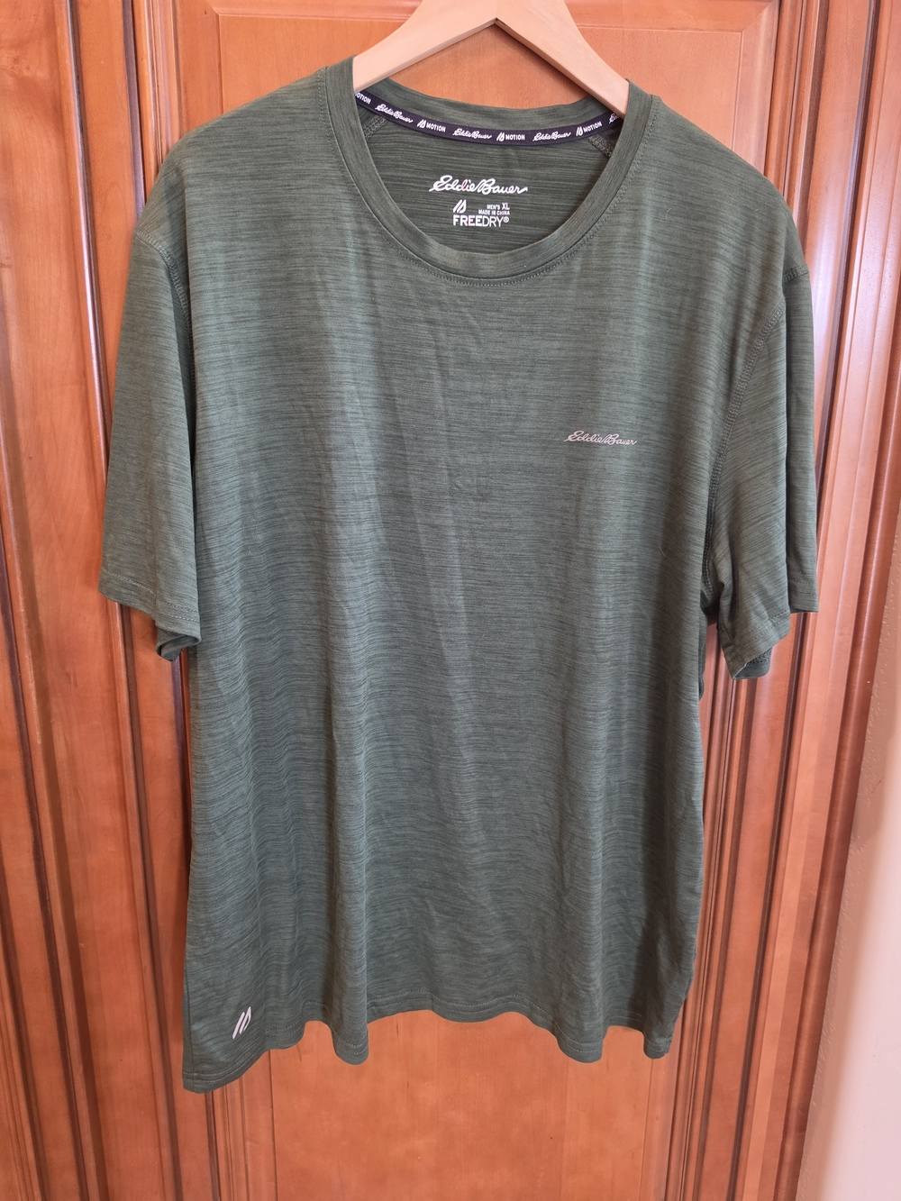Eddie Bauer Short-Sleeve Crewneck T-Shirt Olive Green Lightweight Layer XL EUC